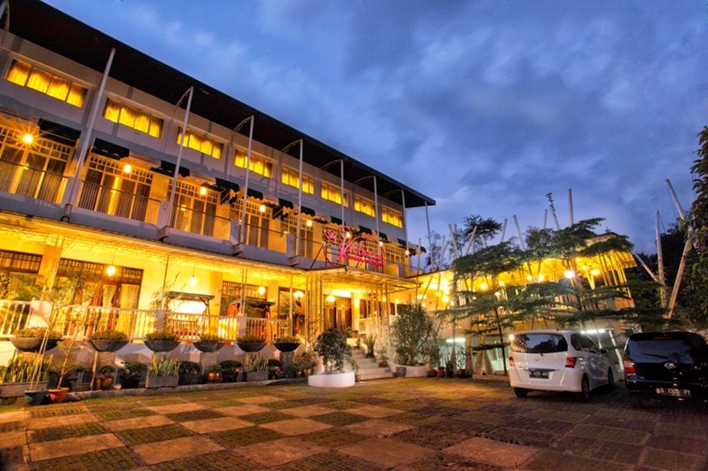 The Victoria Guesthouse Bandung Dış mekan fotoğraf